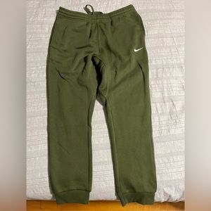 Nike men’s olive green sweats, never worn. Size xl